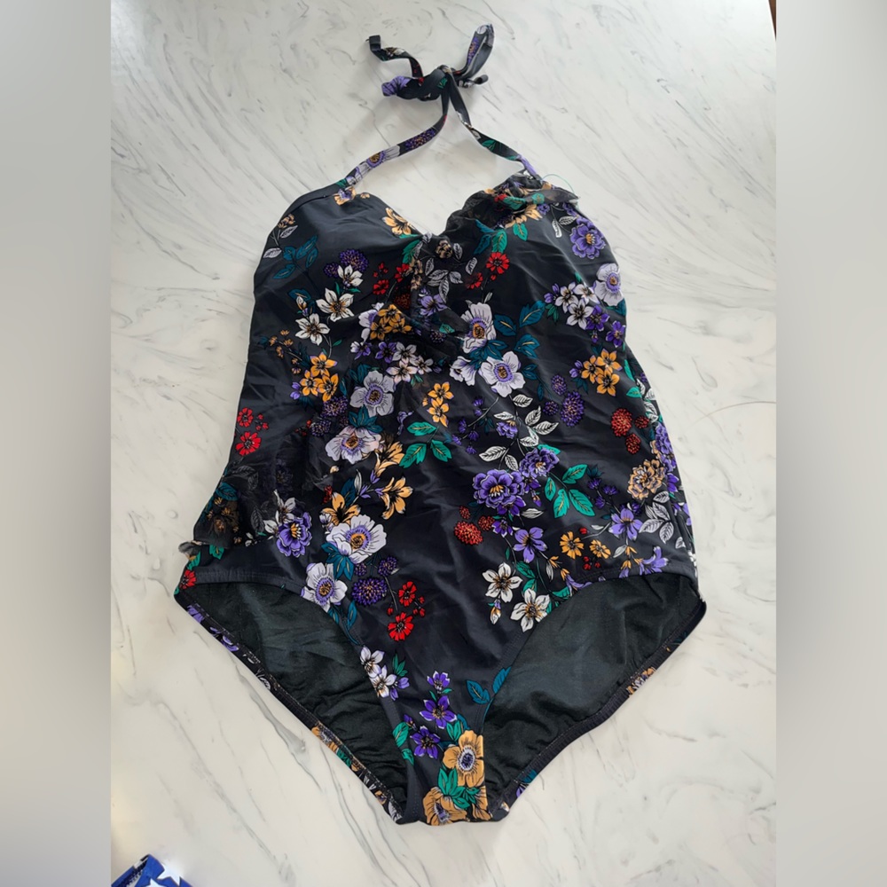 Time and tru one piece Floral swim suit bathing  1x 16w-18w Ruffle gray